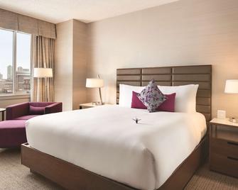 Coast Edmonton Plaza Hotel by APA - Edmonton - Phòng ngủ