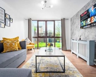 Stylish-Birmingham Central Home - Birmingham - Living room