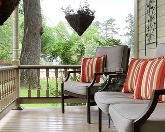 Heartstone Inn - יורקה ספרינגס - מרפסת