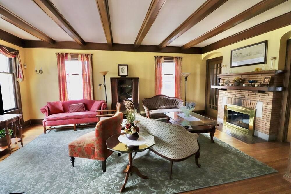 The Scott Room w/ queen bed - ניאגרה פולס - סלון