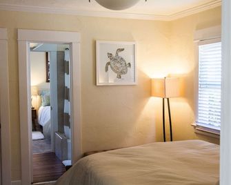 Relax In This Newly Renovated Downtown Cottage - San Luis Obispo - Bedroom