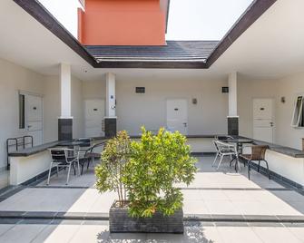OYO Living 1877 Side Corner - Cirebon - Lobby