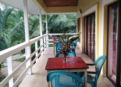 Stunning Spacious 4 Bdrm 2 Ba Beach House - Bocas del Toro - Balcony