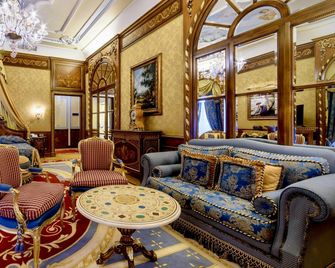 Grand Hotel Des Iles Borromees - Stresa - Bedroom