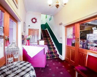 OYO Glenpark Hotel - Ayr - Front desk