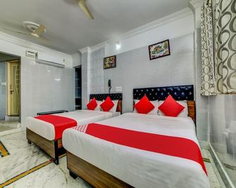 OYO 29087 Hotel Golden Pride - Shamshabad - Habitación