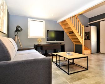 Stunning Apartment In Mornas With Wifi - Mornas - Sala de estar