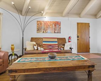 Taos Pine Home - Taos - Living room