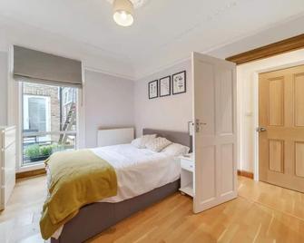 Charming spacious 2-Bed Apartment in London - London - Bedroom