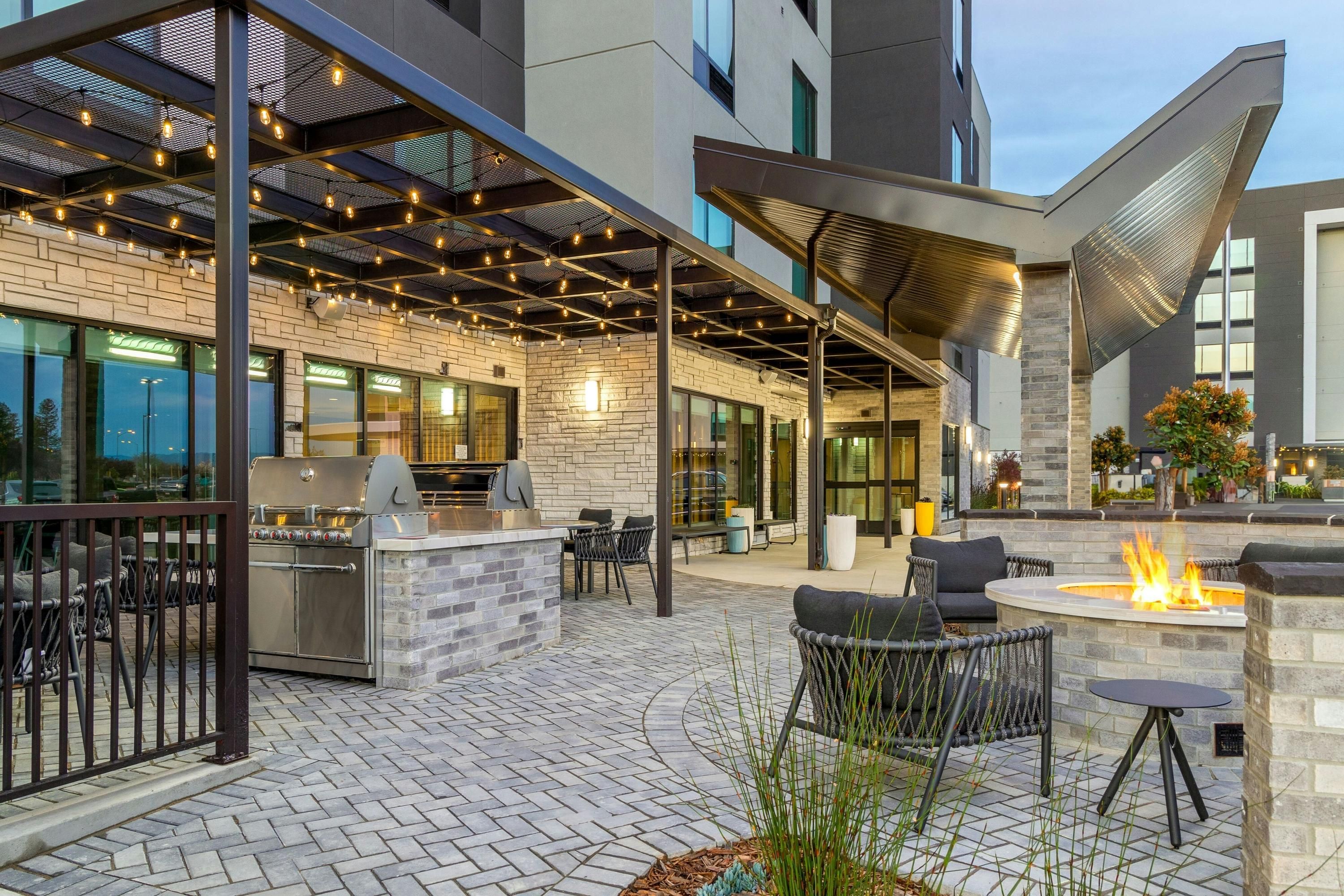 TownePlace Suites by Marriott Pleasanton - Pleasanton - Binnenhof