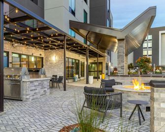 TownePlace Suites by Marriott Pleasanton - Pleasanton - Binnenhof