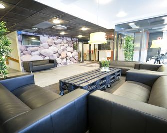 Forenom Hostel Espoo Otaniemi - Espoo - Lounge