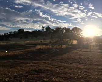 Eco-Friendly Country Cottage on Horse Farm near Baringhup, Victoria - Maldon - Vista del exterior