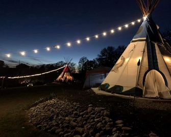 Authentic Sioux-Style Tipi Campground with Shared Kitchen Near Campbellsville and Green River Lake, Kentucky - Campbellsville