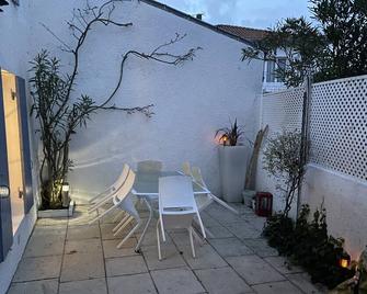 Charming house downtown St Georges de Didonne /sea 100m - Saint-Georges-de-Didonne - Patio