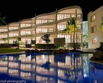Cotton Beach 2 Bedroom Apartment with Private Rooftop Terrace - Tweed Heads - Pool