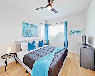 Lavish eastside retreat with private rooftop deck near dining & entertainment - אוסטין - חדר שינה