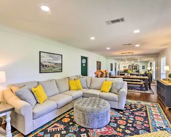 Sunny Florida Abode - Patio, Pool, and Fire Pit - Marianna - Wohnzimmer