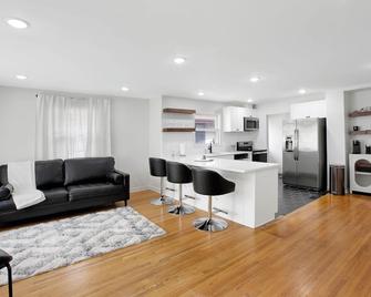 Chic Escape Near Mall of America - Minneapolis - Sala
