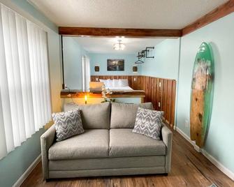 The Anchorage Motel - Pacific City - Living room