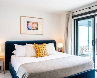 Sea Eagles Landing By Revelstoke Vacatio - Revelstoke - Bedroom