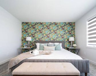 Modern Executive Home-Sleeps12-Kingbeds-Fullhouse - Edmonton - Bedroom