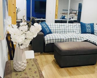 Cozy 2 bedrooms house - Kentville - Living room