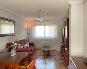 Comodo Alojamiento En Alba De Tormes - Alba de Tormes - Sala de estar