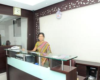 Hotel Tanwani - Kolhapur - Рецепція