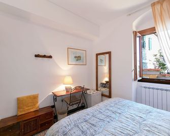 Romantic Lemon Double Room - Corniglia - Bedroom