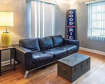 Close to Michigan Stadium! - Ann Arbor - Salon