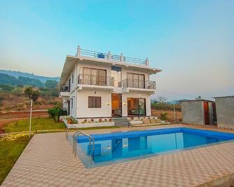 Coastal Paradise - Alibag - Bazén