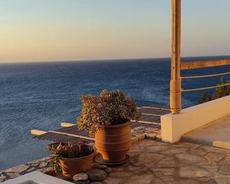 House Zinovia, two bedroom Cycladic villa with pool - Tsoutsouros - Balcony