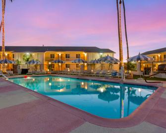 The Kennedy Tucson, SureStay Collection by Best Western - Tucson - Pileta