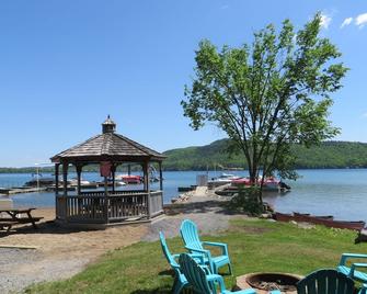 Bayside Inn & Marina - Cooperstown - Innenhof