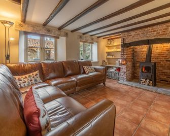 Mayes Cottage, Brancaster, Norfolk - Brancaster - Living room