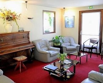 Logis Le Relais De Pouilly - Pouilly-sur-Loire - Вітальня