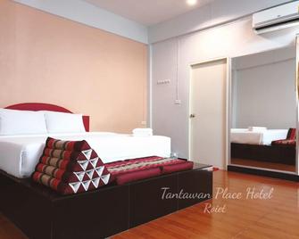 Tantawan Place - Roi Et - Schlafzimmer