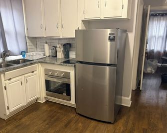 Cozy 1 Bedroom Bungalow - Charlotte - Cuisine