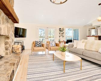 The Ironwood - A Pmi Scenic City Vacation Rental - Soddy Daisy - Living room
