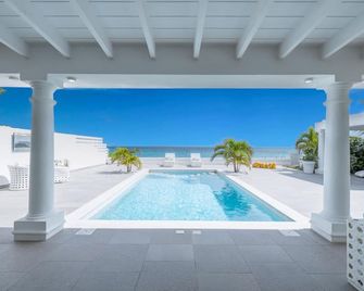 La Perla Bianca - 1 BR Beachfront Luxury Villa offering utmost privacy - Terres-Basses - Piscina