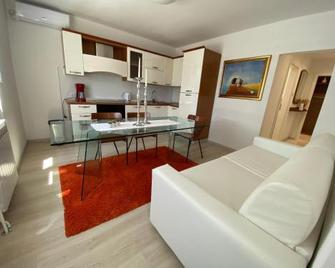 Apartments Roberta - Novigrad - Küche