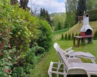 Chalet with Garden in Lotharingen - Saint-Maurice-sur-Moselle - Patio