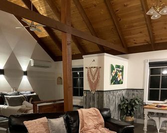 Trawool Shed Cottages - Seymour - Sala de estar