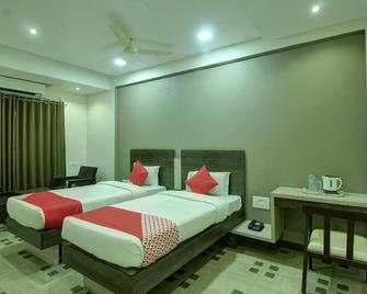 OYO 30991 Hotel Sumahan - Gulbarga - Bedroom