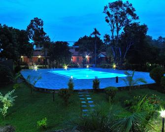 Jungle World Resort - Sauraha - Piscina