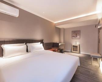 Hanting Hotel Nanjing Middle Longpan Road Jiuhuashan Metro Station - Nanjing - Bedroom