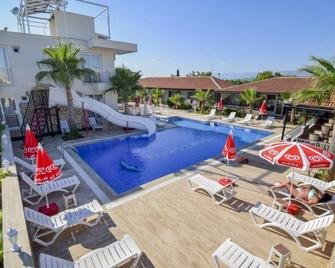 Esmeralda Butik Hotel - Kizilot - Pool