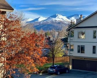 Lakeside Escape in the Heart of Anchorage - 2BR/2BA Condo -Views, Garage, Patio - Anchorage - Außenansicht