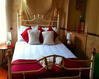 Bears Went Over The Mountain Hotel - Huonville - Slaapkamer